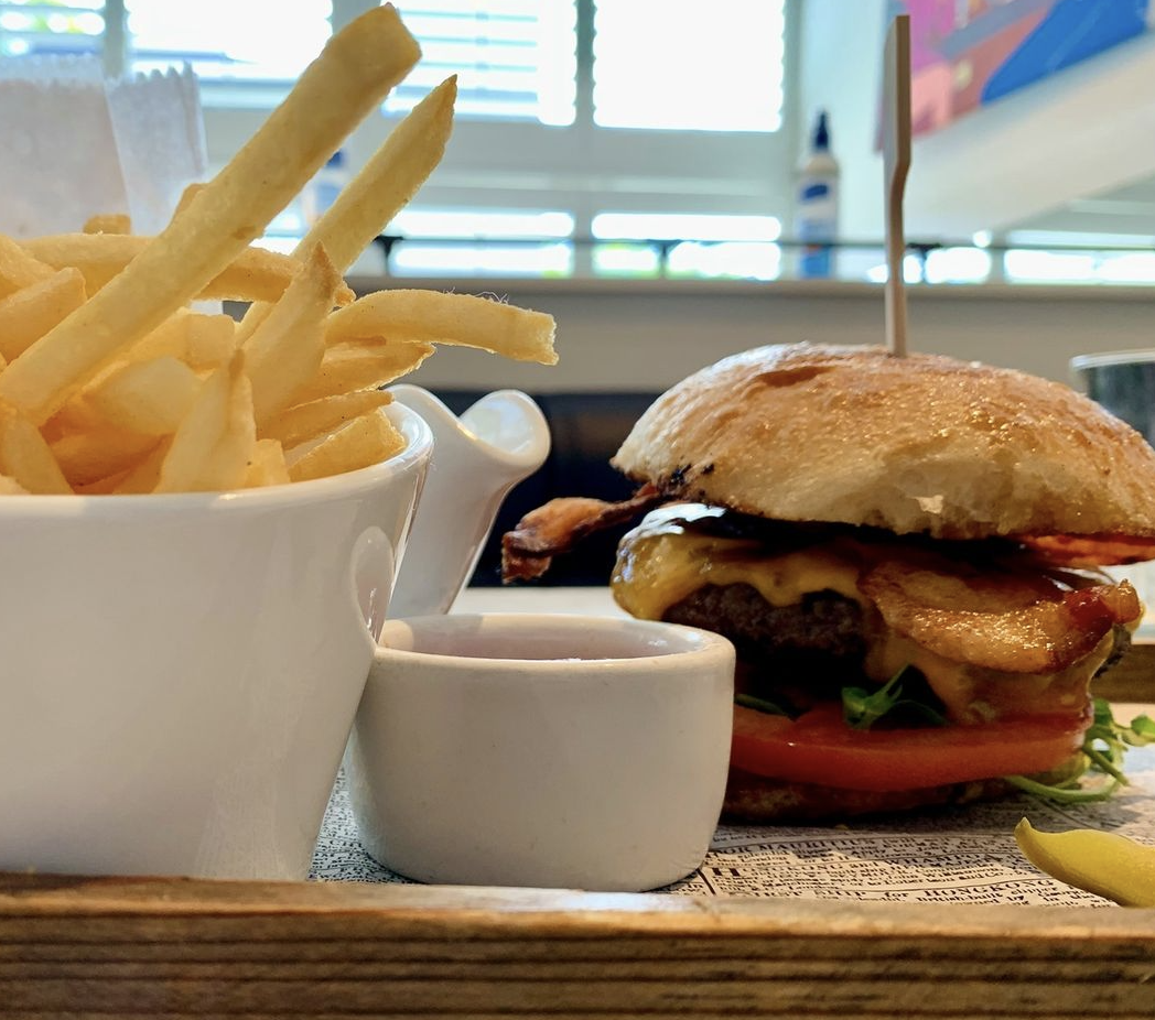 Costa Med burger new new.png